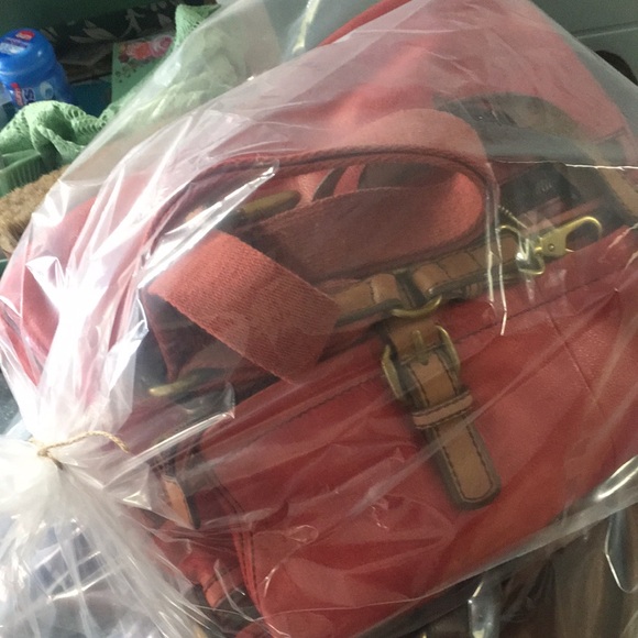 Vintage red leather Fossil Explorer shoulder overnight tote purse - Picture 10 of 10